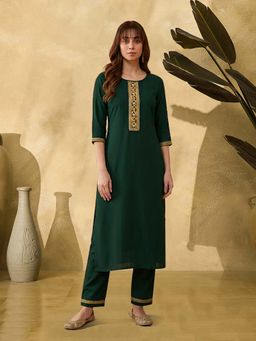KVS FAB - Women Green Crepe Kurta with Pant