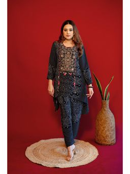 Rizabella - Black Embroidered Kurta And Pant