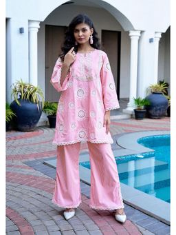 Rizabella - Pink Thread Work Kurta And Pant