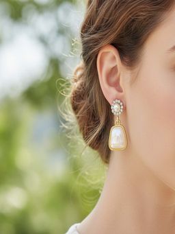 JEWELZ - White Pearl Western Pair Of Earrings