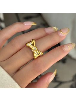 TAAHIRA JEWELLERY - White Stones Traditional Ring