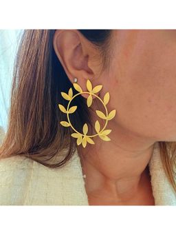 TAAHIRA JEWELLERY - Gold Statement Traditional Pair Of Earrings