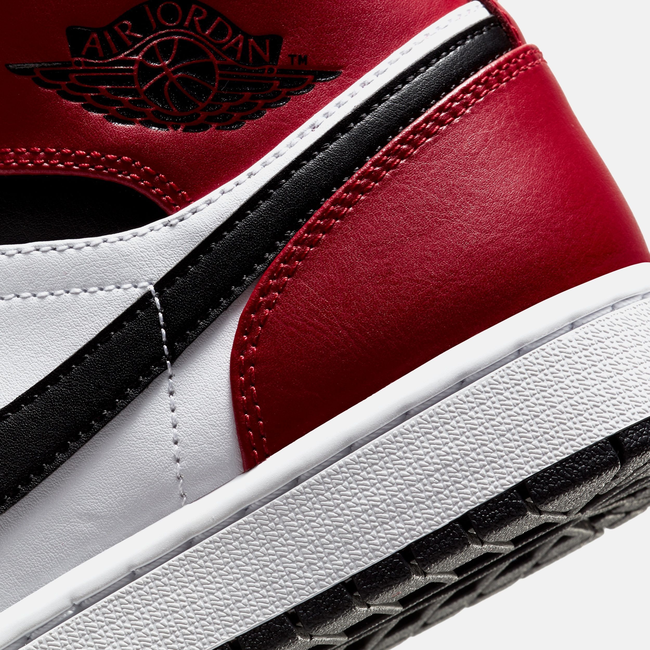Buy Air Jordan 1 Mid Shoes Online | Nike India