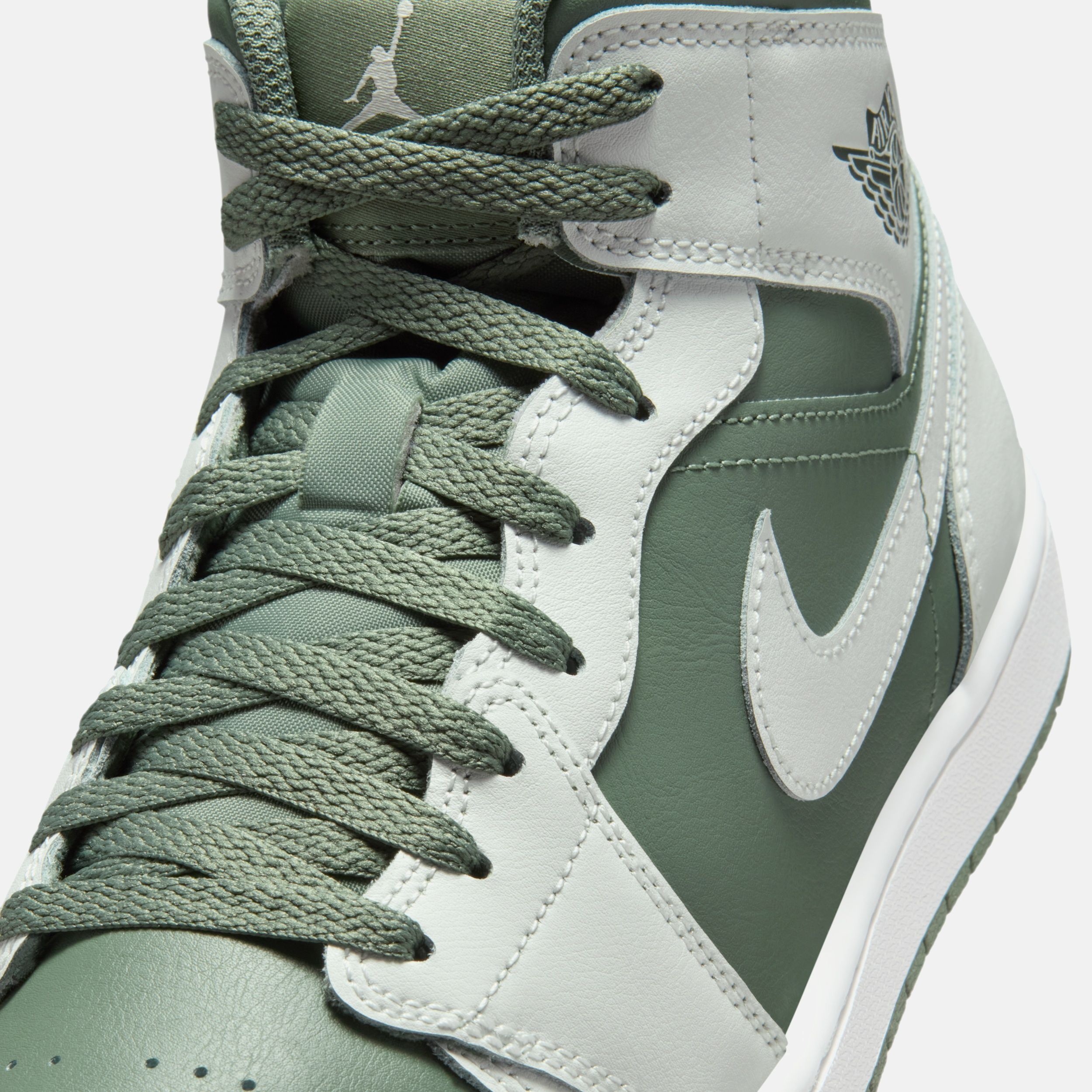 Buy Air Jordan 1 Mid Men's Shoes Online | Nike India
