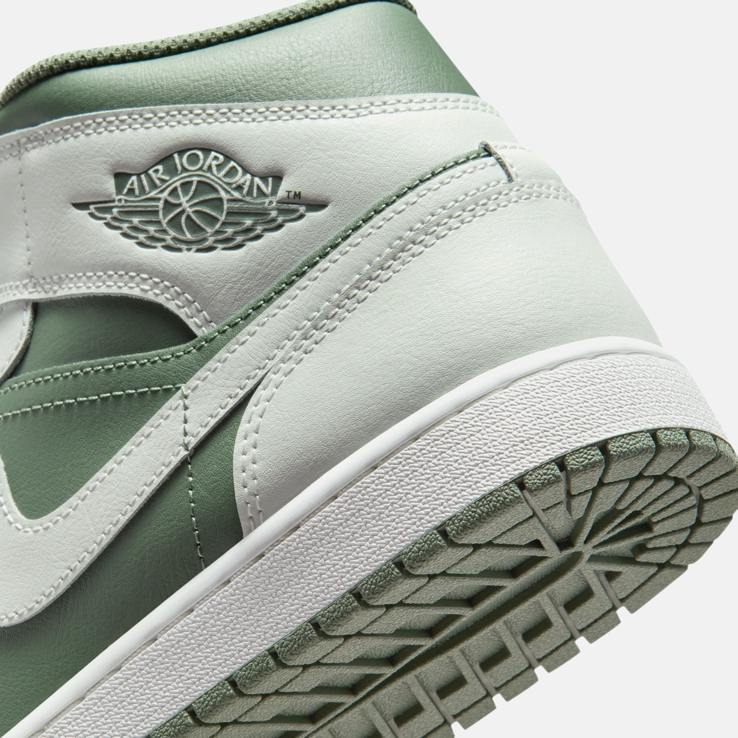 Buy Air Jordan 1 Mid Men's Shoes Online | Nike India