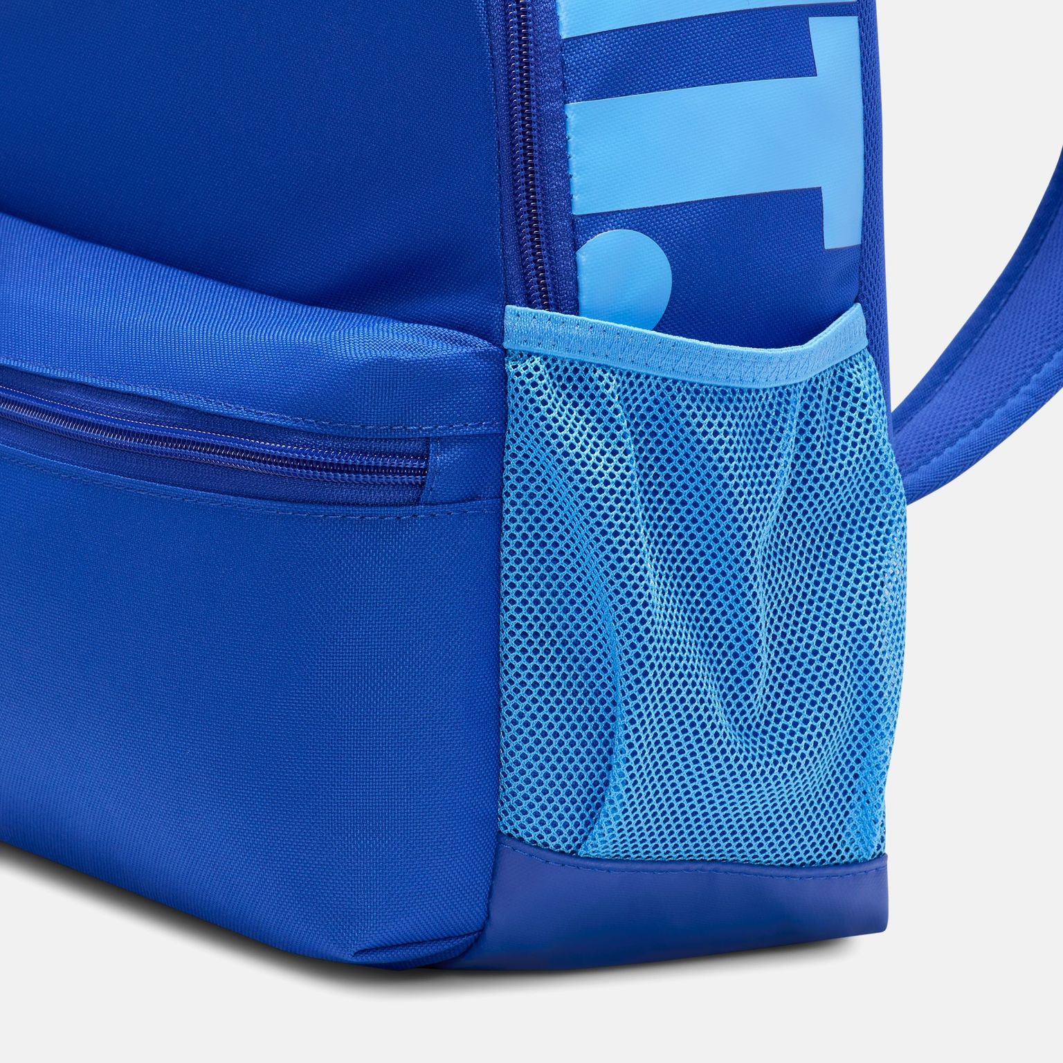 nike brasilia 7 backpack india OLIVER AMES TRACK AND FIELD Medium (NKDH7709) Densely woven polyester stands up to the bumps and scrapes of everyday transport Buy Nike Brasilia 7 Backpack