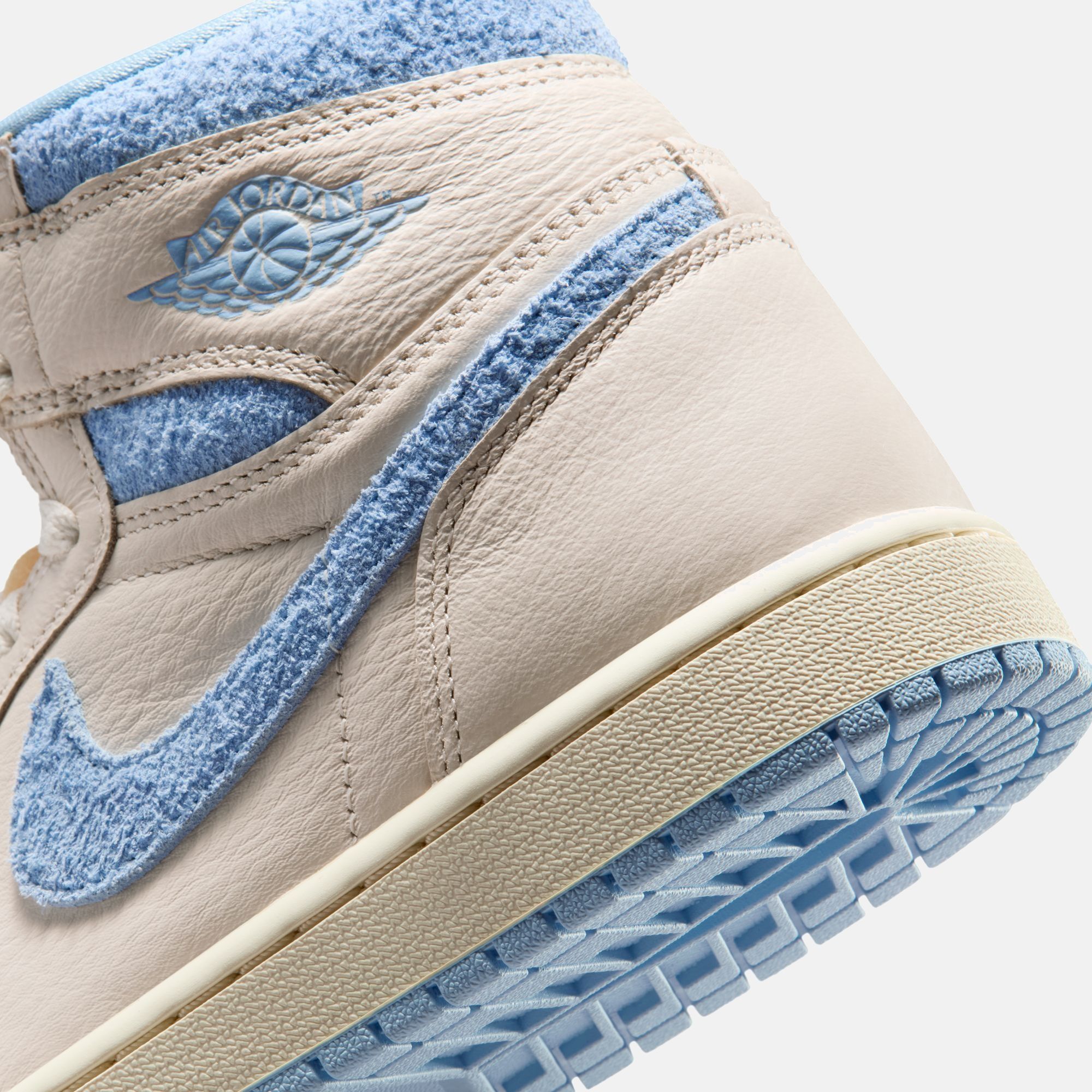 Buy Air Jordan 1 Retro High OG Women's Shoes Online | Nike India