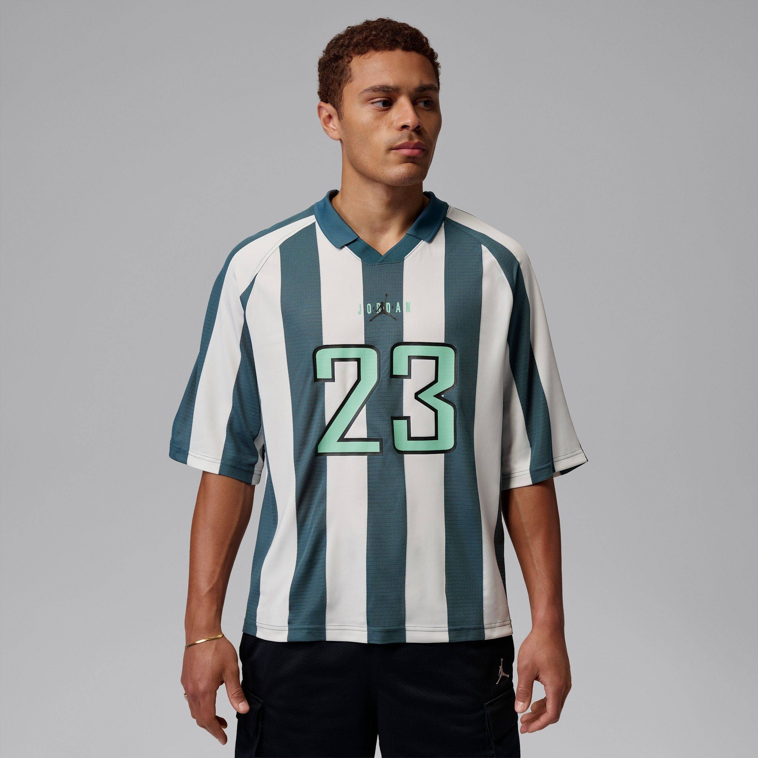 JORDAN 　GRAND BENCH RETROSTRIPE Buy Nike Jordan Brooklyn Men's Terrace Top Online | Nike India