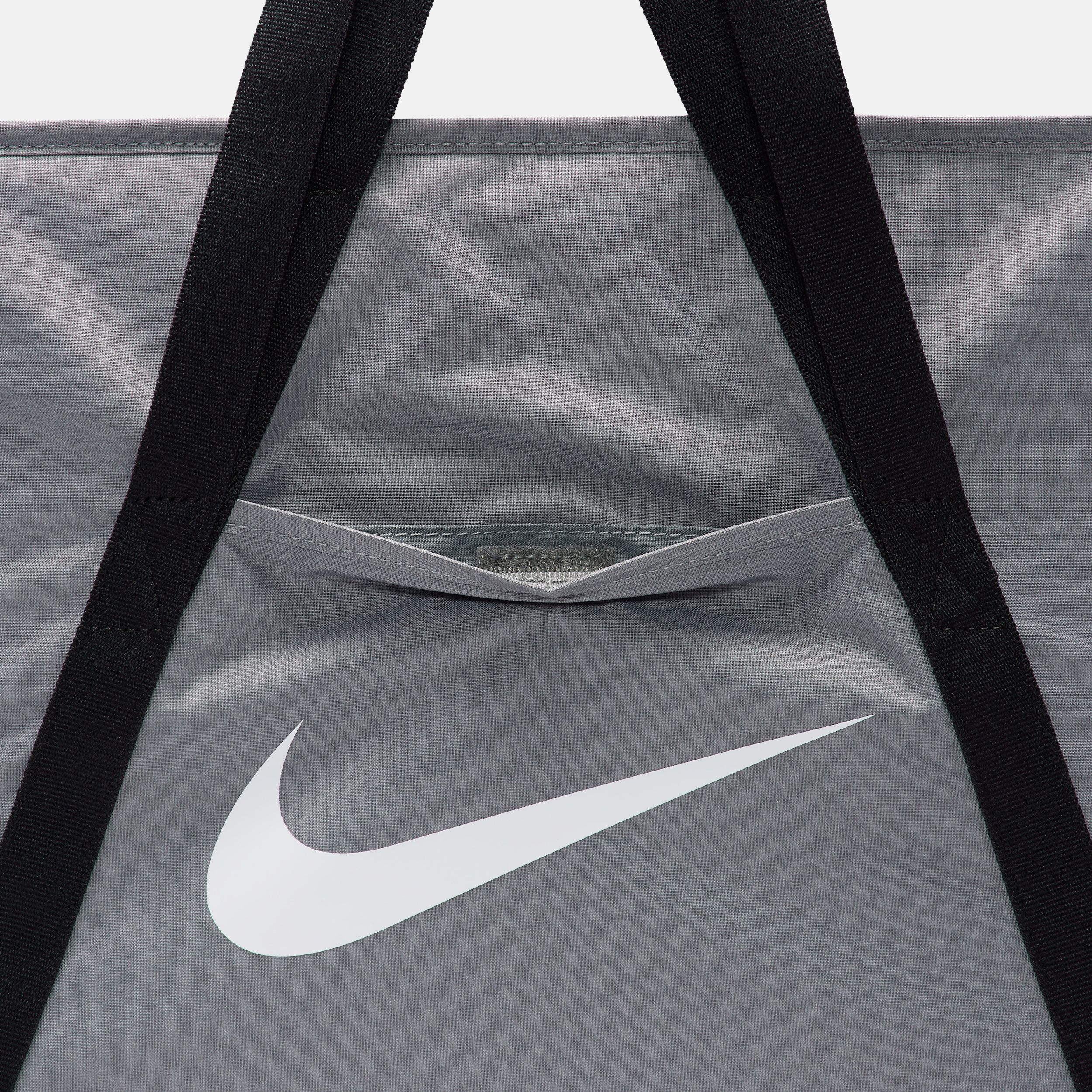 Buy Gym Tote (28L) Online | Nike India