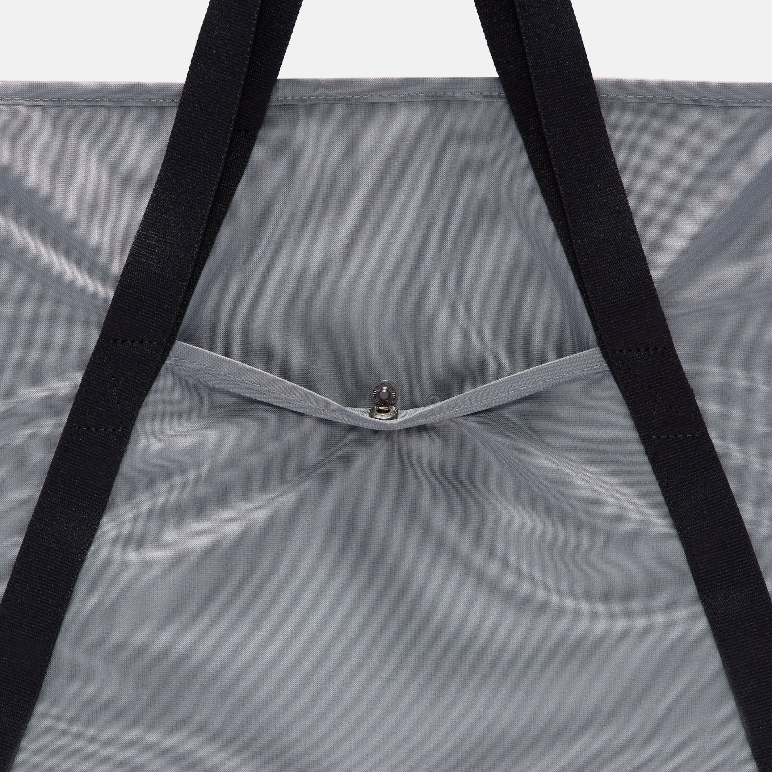 Buy Gym Tote (28L) Online | Nike India