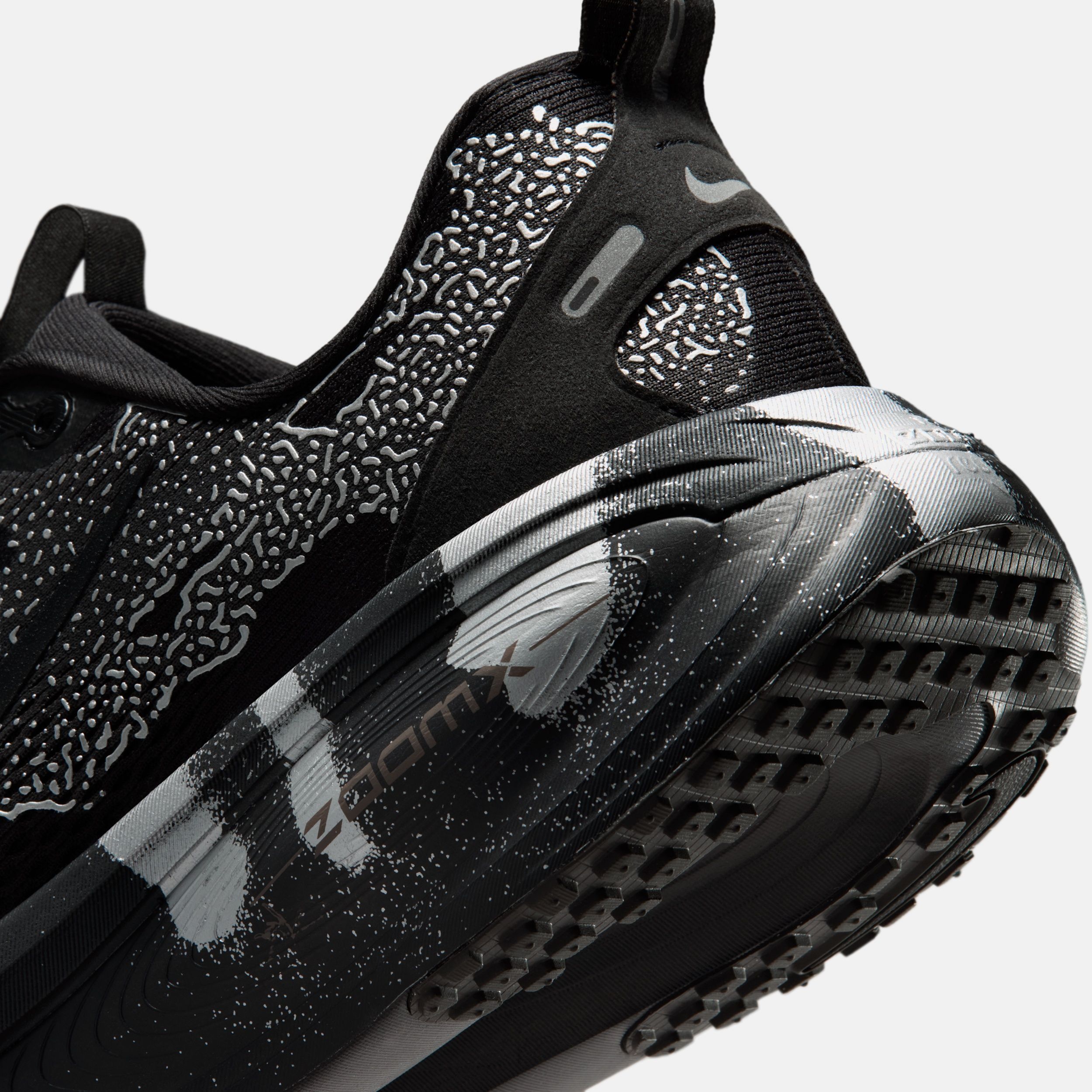 Buy Nike Vomero 18 Men's Road Running Shoes Online | Nike India