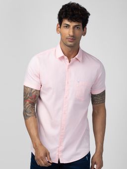 Spykar - Men Powder Pink Cotton Regular Slim Fit Plain Shirt