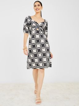 Styli - Multi-Color Puff Sleeve Peek-a-boo Knee Length Dress