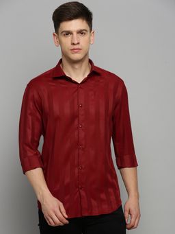 SHOWOFFFF - Mens Spread Collar Solid Maroon Classic Shirt