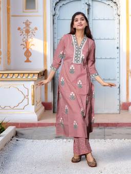 Aaghnya - Women's Purple Rayon Blend Printed Straight Kurta with Pant and Dupatta