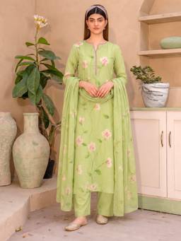 Aaghnya - Women's Green Rayon Blend Printed Straight Kurta with Pant and Dupatta