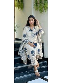 Aaghnya - Off White Women's Viscose Straight Printed Kurta with Pant and Dupatta