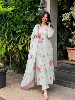 Aaghnya - Women's Green Cotton Blend Printed Straight Kurta With Pant and Dupatta