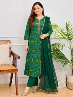 Aaghnya - Women's Green Viscose Blend Embroidered Straight Kurta With Pant and Dupatta