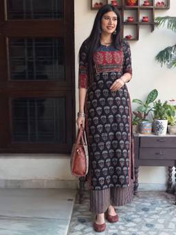Aaghnya - Women's Black Rayon Blend Printed Kurta With Pant