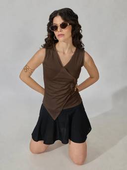 SHOWOFFFF - Women's Brown Sleeveless V-Neck Ruched Asymmetric Brooch Detail Top