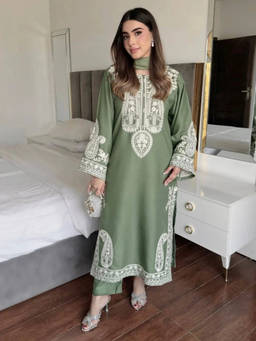 Mirraw - Lush Green Silkblend Embroidered Kurta with Pant and Dupatta