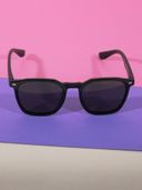 Black color option, Sold out, Currently selected