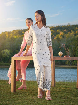 Aurelia - Women Off White Floral Thread Work Blended Fabric Kurta with Pant (Set of 2)