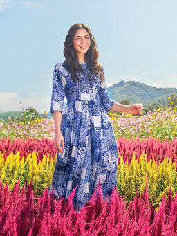 Aurelia - Women Blue Geometric Printed Rayon Kurta