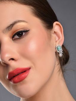 REENISAA - Mint Green Pearl Stud Earring