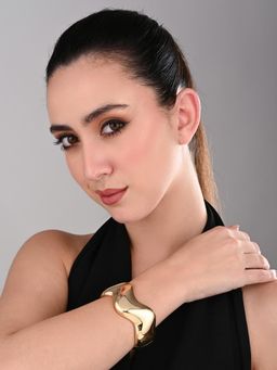 REENISAA - Bold Wavy Gold Cuff Bracelet