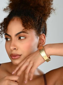 REENISAA - Textured Gold Statement Bangle