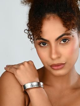 REENISAA - Classic Silver Minimal Bangle