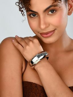 REENISAA - Bold Chunky Silver Bangle