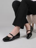 Black color option, Sold out, Currently selected