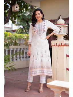 Juniper - Off White Viscose Ethnic Motif Kurta With Thread Work