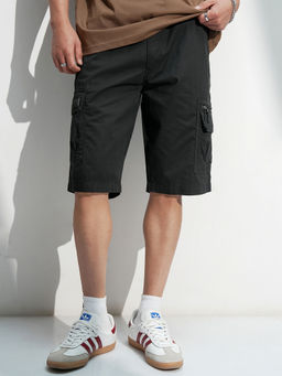 HIGHLANDER - Men Black Solid Regular Fit Cargo Shorts