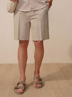 HIGHLANDER - Men Cream Solid Relaxed Fit Shorts