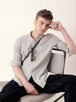 The Bear House - Men White Cotton Collar Neck Shirt