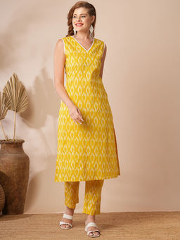 FASHOR - Yellow Ethnic Ikat Printed Straight Fit Kurta with Pant (Set of 2)