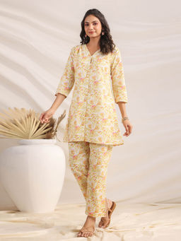 Janasya - Women Off White Floral Printed Kurta with Pant (Set of 2)