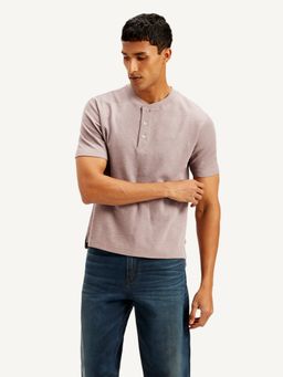 Levi's - Men Solid Slim Fit T-Shirt