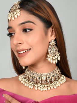 Shoshaa - Gold Plated Off White Stones and Beaded Jewellery Set
