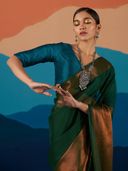 Green color option, Sold out, Currently selected