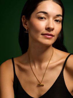 Accessorize London - Gold-Plated T-Bar Pendant Necklace