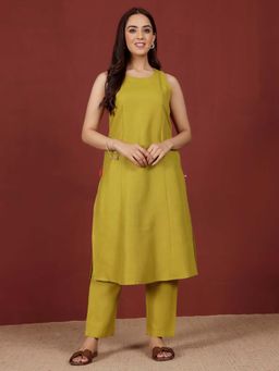 Varanga - Women Green Solid Kurta with Pant (Set of 2)