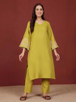 Varanga - Women Green Embroidered Kurta with Pant (Set of 2)