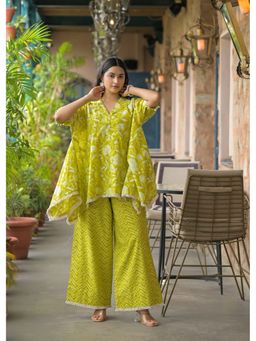 Aavanya - Green Cotton Fabric Notched Lapel Collar Kaftan Kurta with Palazzo