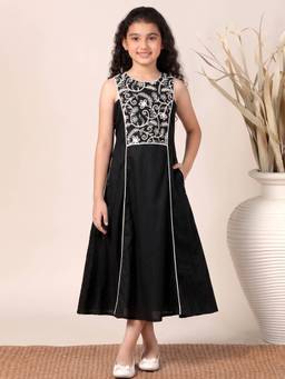 FASHION DREAM - Girls Black Cotton Blend Thread Work Dress