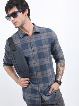 HIGHLANDER - Men Casual Blue Checks Shirt